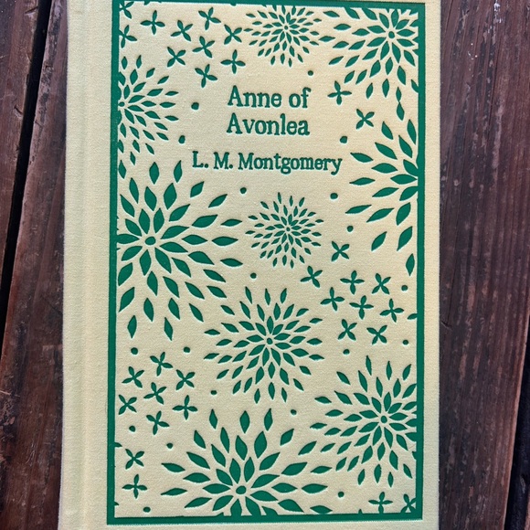 Like New Anne of Green Gables Book Set - Picture 7 of 7